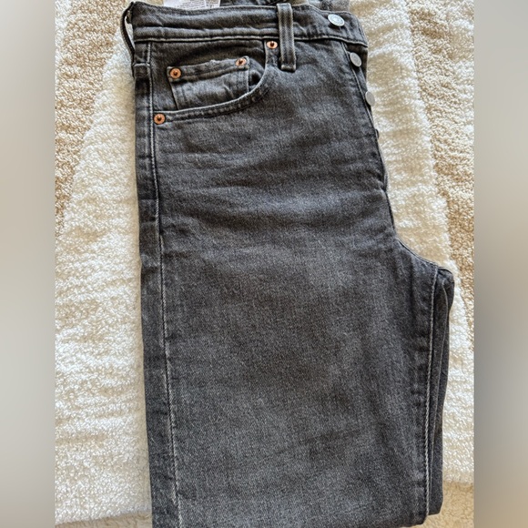 Levi’s 501 Skinny Jean in Coal Black - Picture 9 of 9